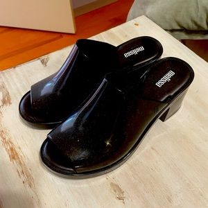 Melissa Sandles. Very comfortable. Awesome for around the pool or beach